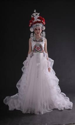 唐小丽伟德国际victor1946服装设计《白衣如褶》